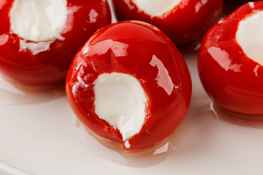 

Перец черри фаршированный сыром в масляной заливке