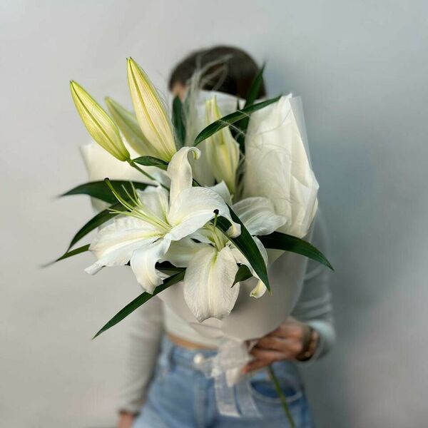 Букет с лилией