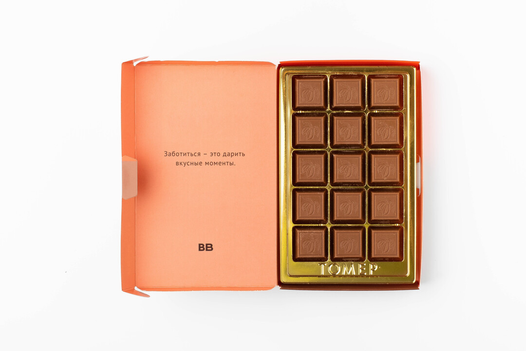 

Шоколад молочный с клубникой 90 г