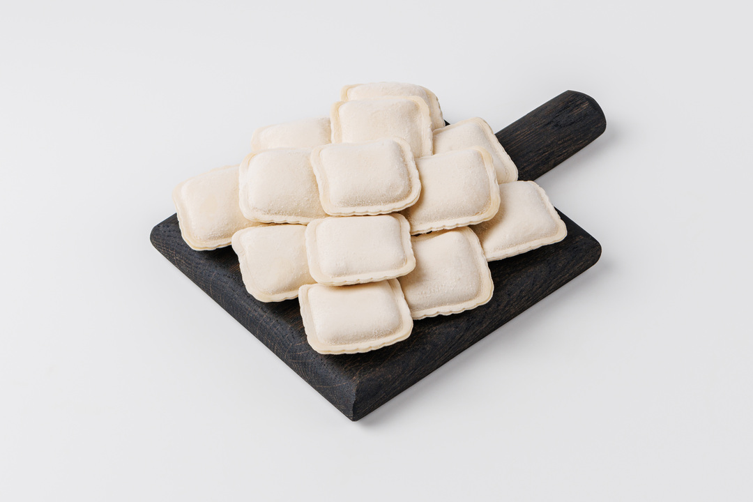 

Равиоли ВкусВилл с моцареллой, сыром скаморца и прошутто крудо 500 г