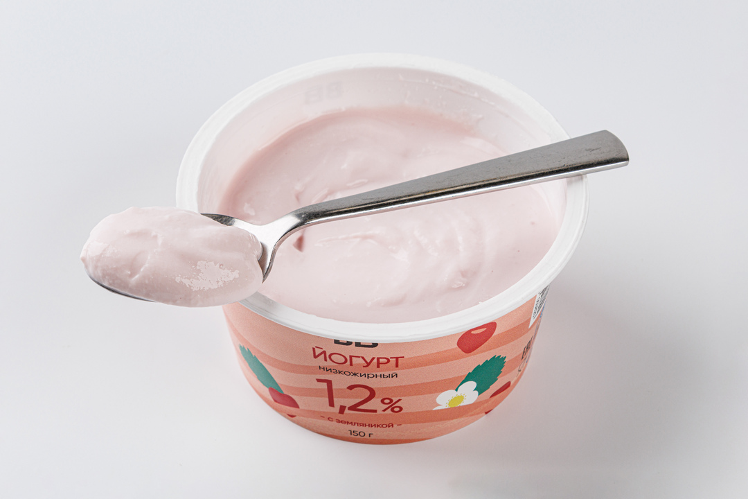 

Йогурт ВкусВилл с земляникой 1,2% 150 г