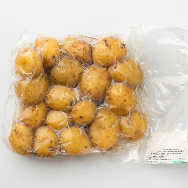 Картофель отварной в мундире с чесноком и розмарином