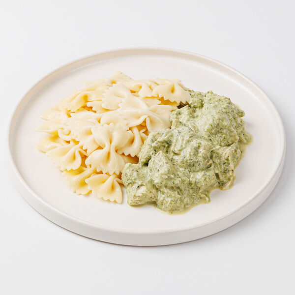 Паста с курицей в сливочном соусе Песто