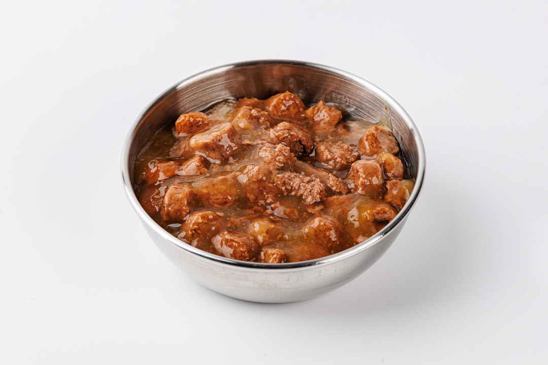 

Корм влажный для взрослых кошек Yumster мясные кусочки с ягнёнком в соусе 85 г