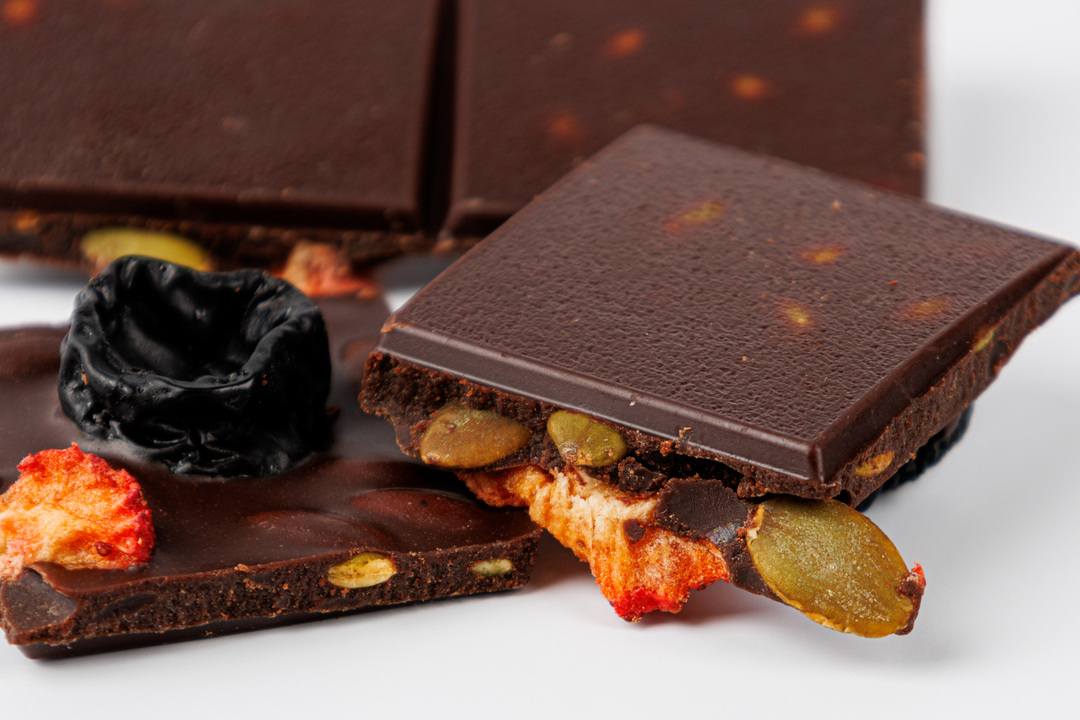 

Шоколад темный на сиропе топинамбура чернослив клубника 45 г