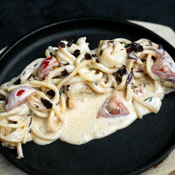 Спагетти с лангустинами и криспи беконом