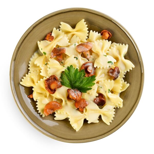 Паста фарфалле с лисичками