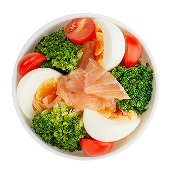 Протеиновый завтрак с лососем атлантическим (сёмгой) и яйцом Азбука Life