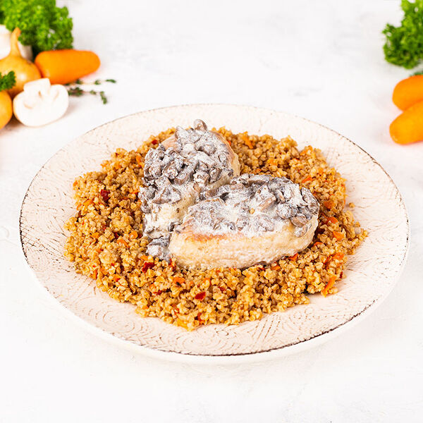 Котлетки куриные с полбой и грибным соусом 300 г