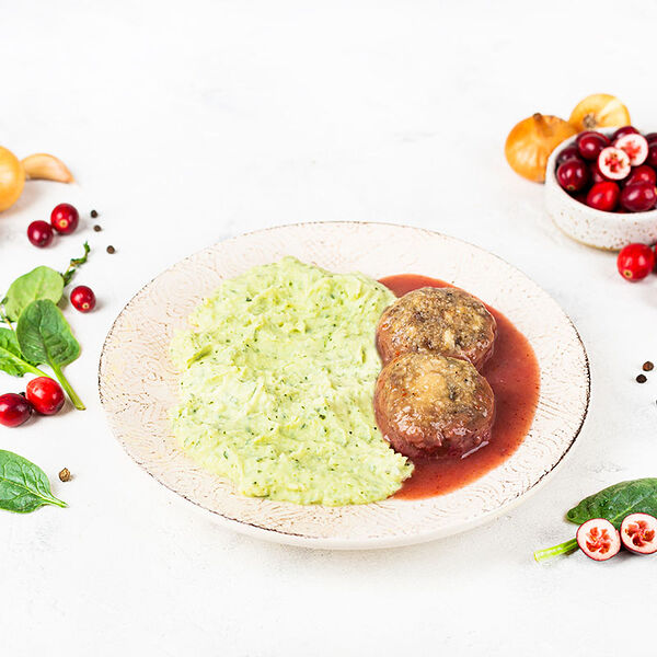 Тефтели с картофельным пюре и шпинатом с ягодным соусом 300 г