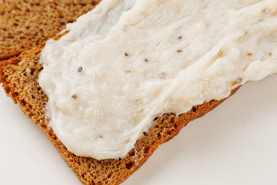 

Сало бутербродное с чесноком и перцем