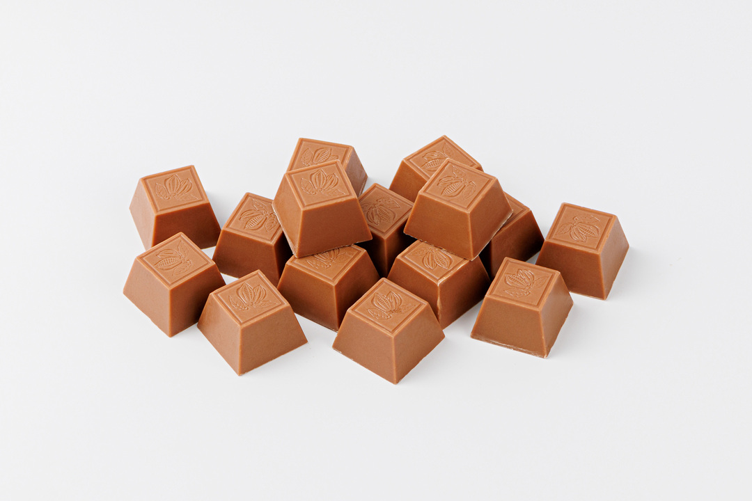 

Шоколад молочный с клубникой