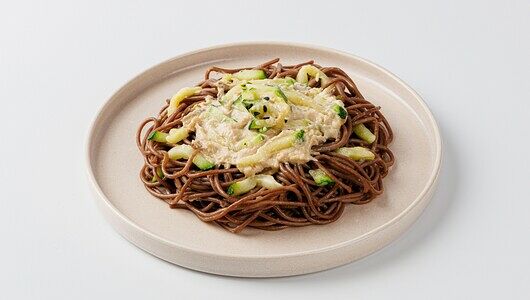 Лапша гречневая с цукини и ореховым соусом