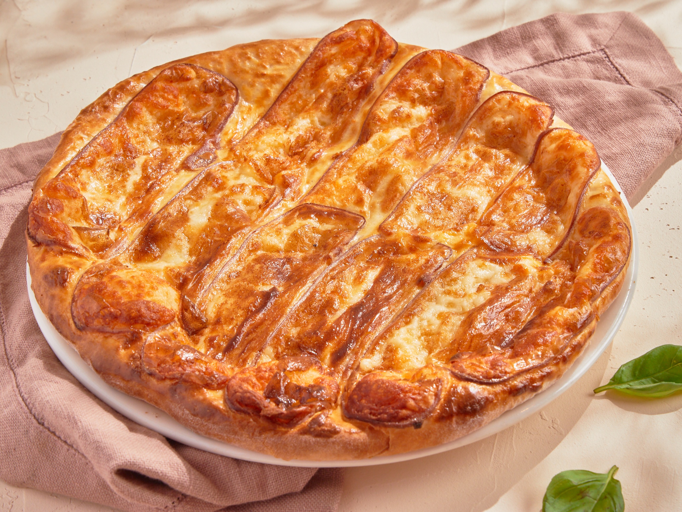 Хачапури с копченым сыром