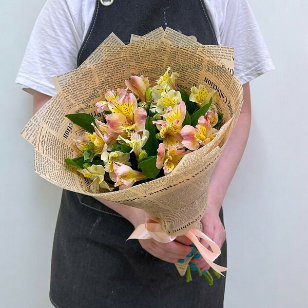 Букет из 9 кремовых альстромерий №822