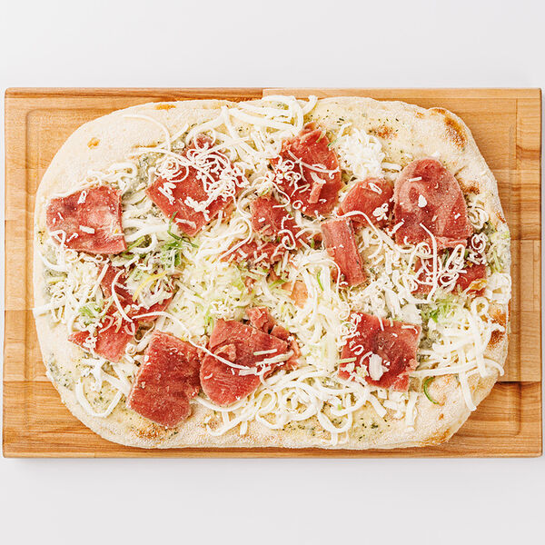 Пицца с тунцом и соусом 