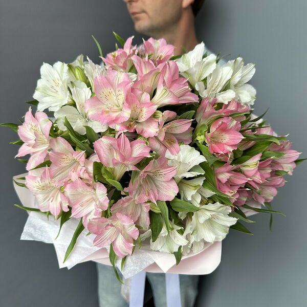 Стойкий букет из 9 альстромерий