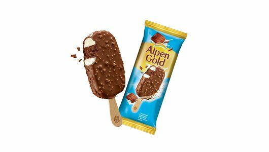 Мороженое эскимо Alpen Gold с молочным шоколадом и хрустящими кусочками, 58г