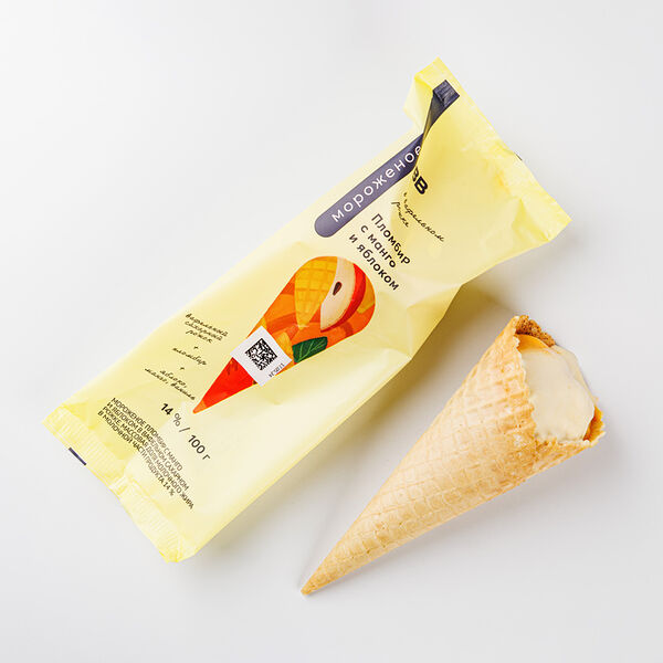 Пломбир ВкусВилл с манго и яблоком в вафельном рожке