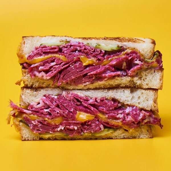 Сэндвич с пастрами из говядины.