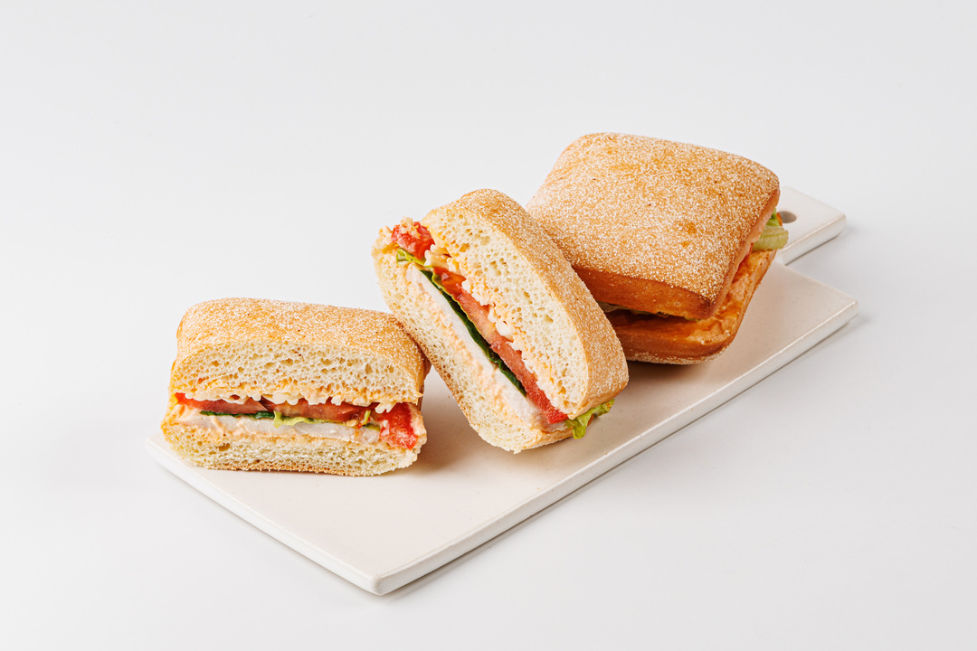 

Мини-чиабатта с курицей, пармезаном и соусом копченый Айоли, 250 г