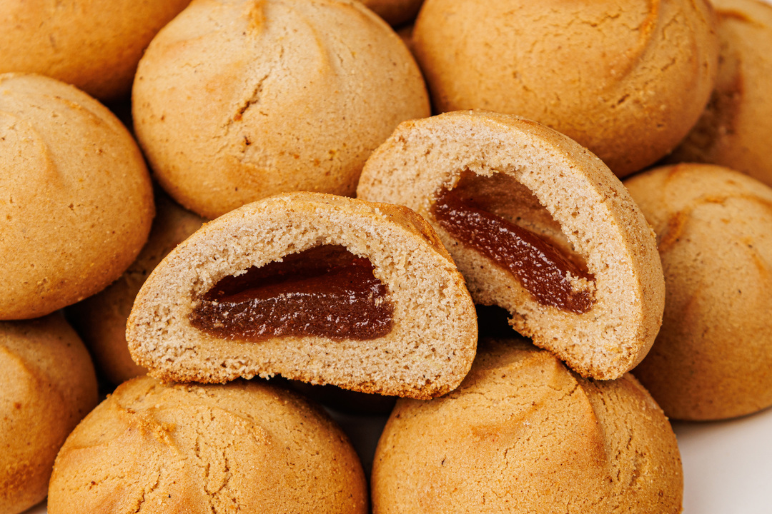 

Пряники с яблочной начинкой на изомальте