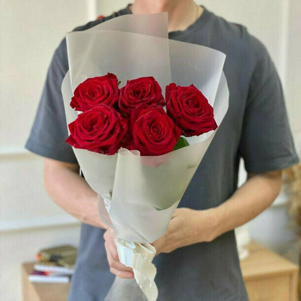 Комплимент из красных роз - расскажи о чувствах