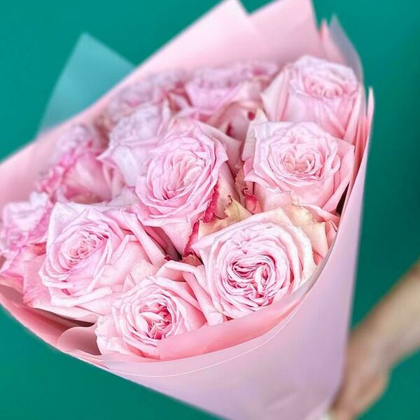 Букет цветов из 11 пионовидных эквадорских роз Пинк О'Хара