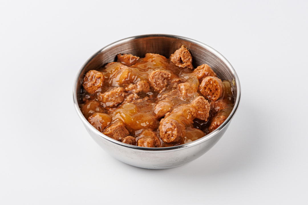 

Корм влажный для кошек Yumster для стерилизованных Мясные кусочки с кроликом и клюквой в соусе 85 г