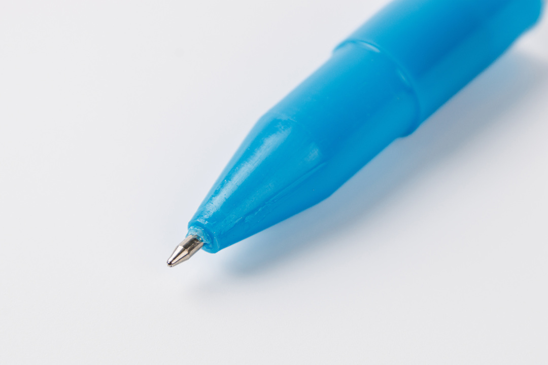 

Ручка шариковая Вкусвилл светящаяся с мыльными пузырями и штампом