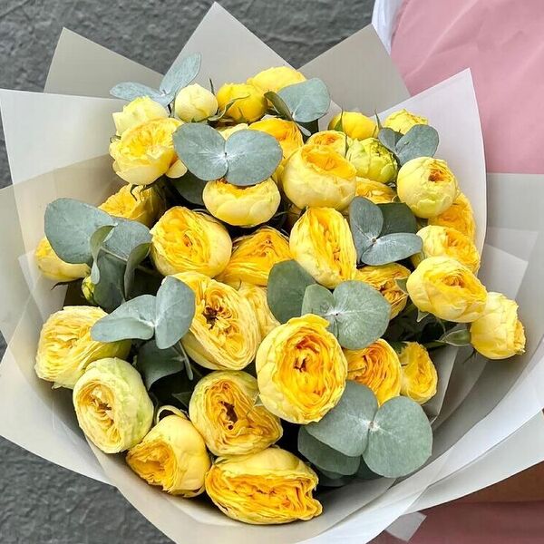 Букет из желтых пионовидных кустовых роз