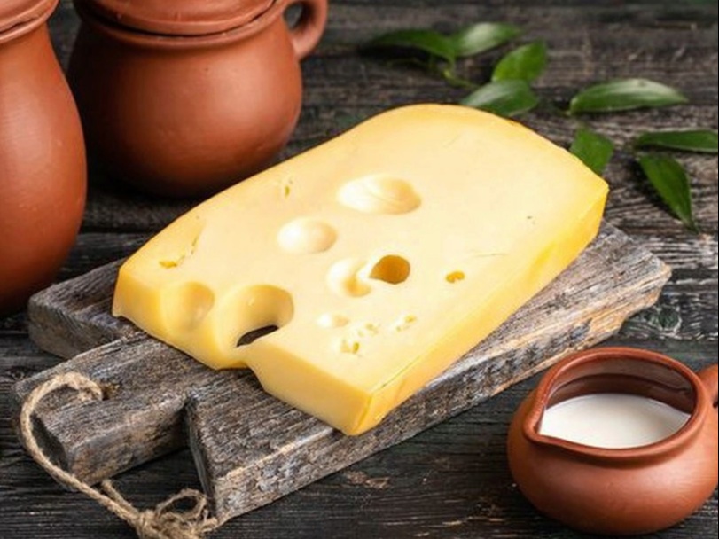 Сыр полутвердый Маасдам - купить по выгодной цене с доставкой от 30 минут Сырная