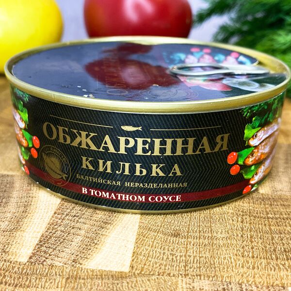 Обжаренная килька в томатном соусе консервы