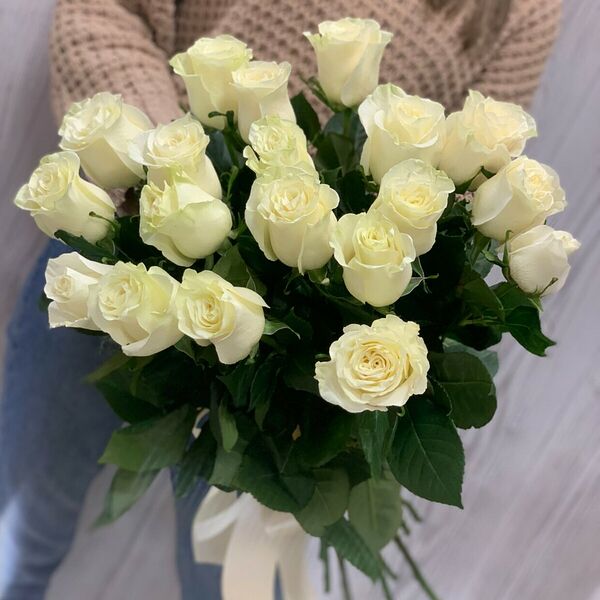 Букет из 19 Белых Роз