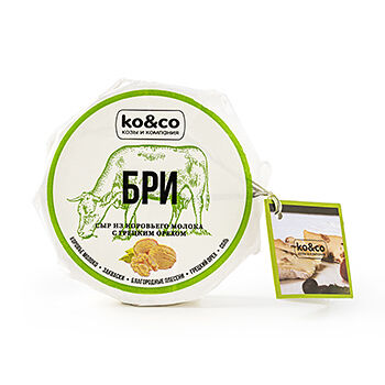 Сыр мягкий с белой плесенью и грецким орехом Бри из коровьего молока м.д.ж. в с.в. 45% ko&co, Россия