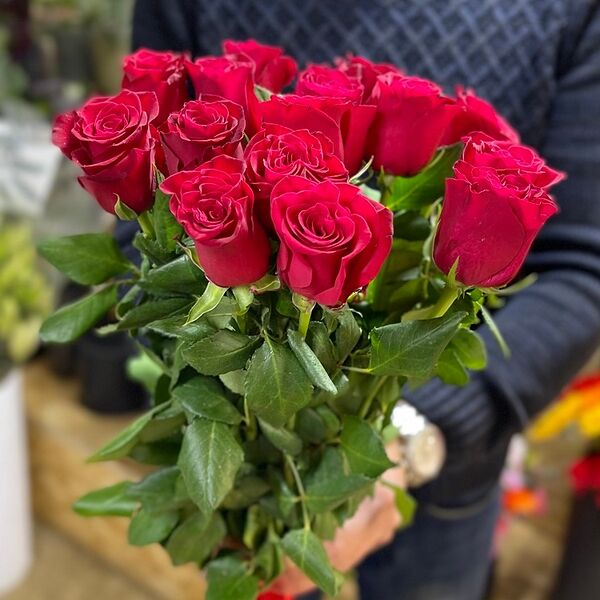 Букет из 15 красных роз 60 см