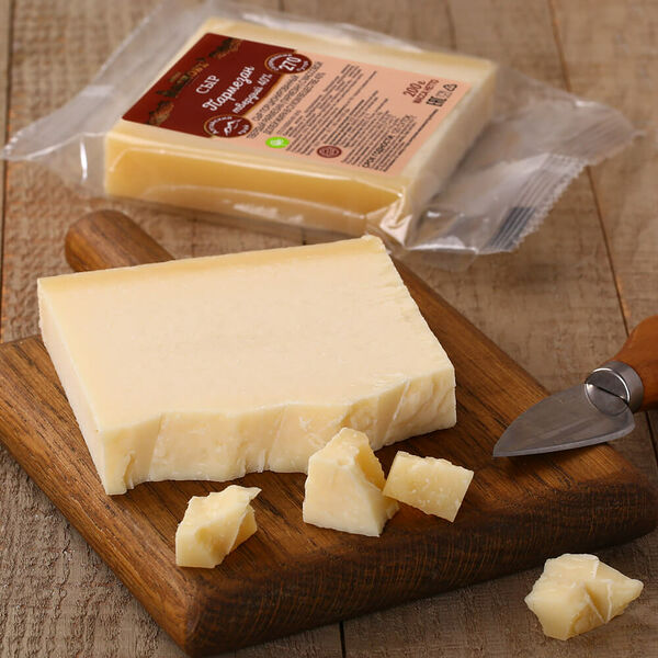 Сыр Пармезан твердый 40% МясновЪ Ферма от КуулКлевер созревание 270 суток Алтайский край 200 г