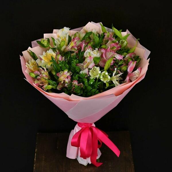 Букет 11 альстромерии бело-розовый микс