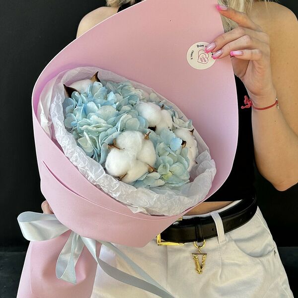 Букет с гортензией и хлопком