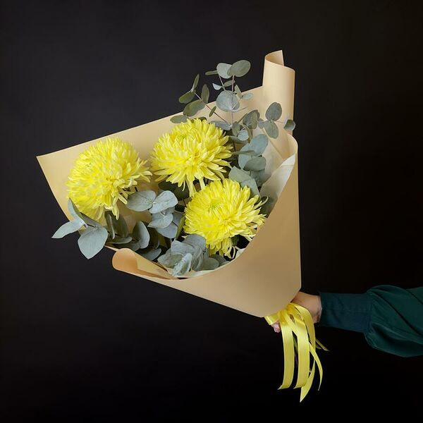 Букет цветов из 3 желтых одноголовых хризантем