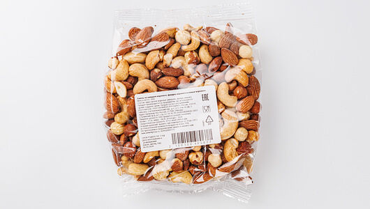 Смесь жареных орехов миндаль, фундук, кешью