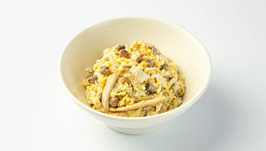 Салат с курицей и жареными шампиньонами