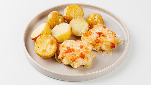 Биточки из курицы и сыра с запеченным картофелем, 180г