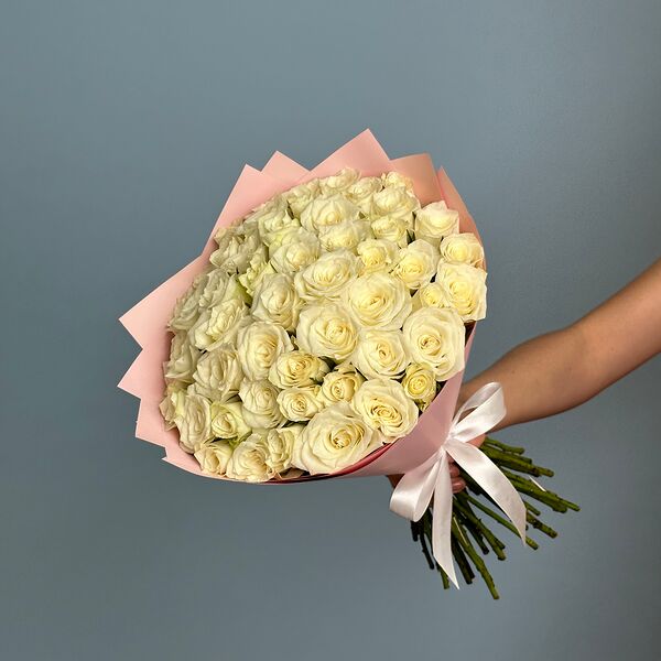Букет цветов из 51 белой розы 40 см МП пленка