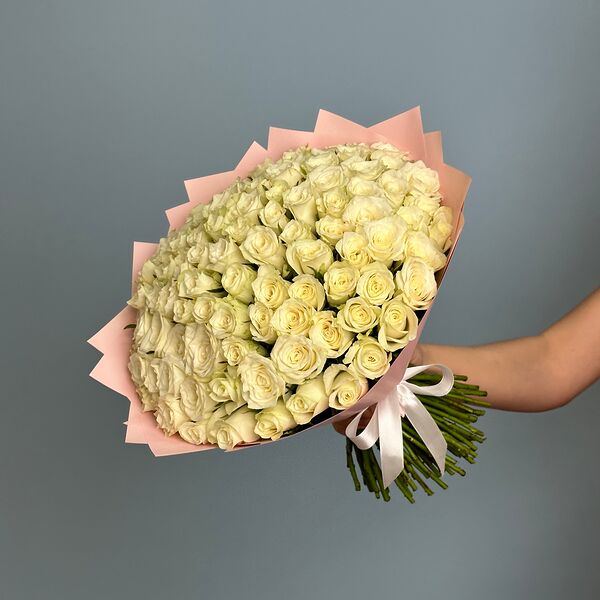 Букет цветов из 101 белой розы 40 см МП пленка