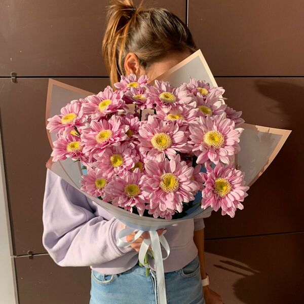 Букет из розовой хризантемы