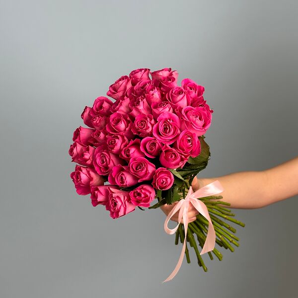 Букет цветов из 35 розовых роз 40 см МП лента