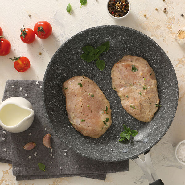 Стейк из филе куриной грудки МясновЪ в йогурте с томатами вес