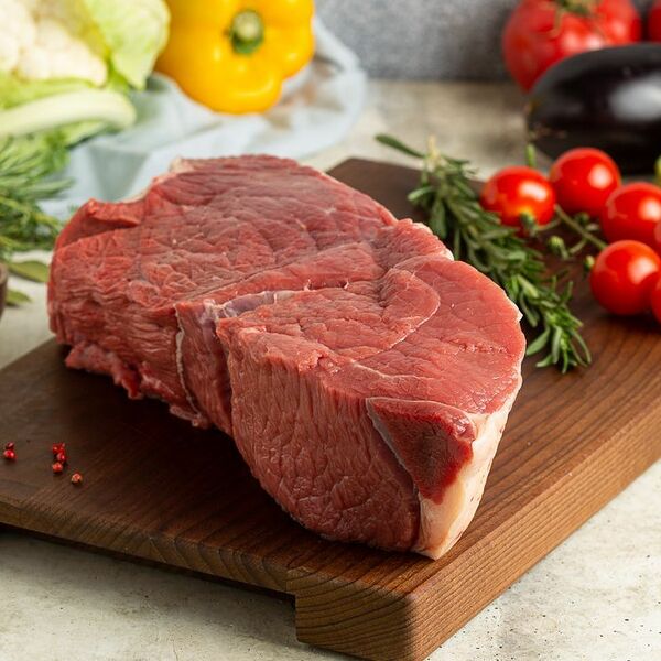 Говяжья мякоть из бедра охлажденное