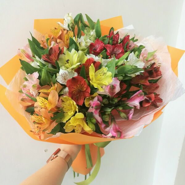 Букет альстромерий 